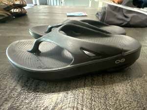 OOFOS OOriginal Recovery Thong Sandals Black Women's Size 6 / Men's Size 4